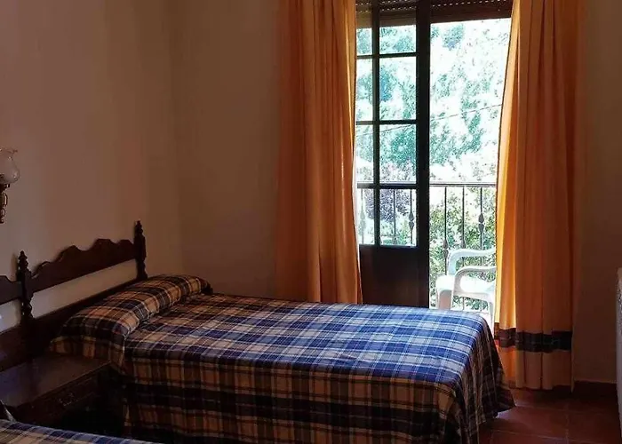 Montemayor 게스트하우스 *